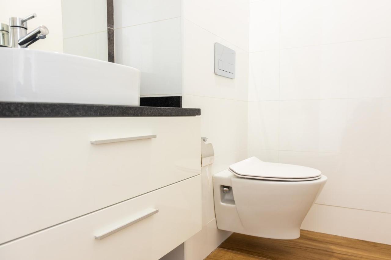 3 Bdr Aprt, Stunning Seaview, Rooftop Pool - Lcgr Πράγια Εξωτερικό φωτογραφία