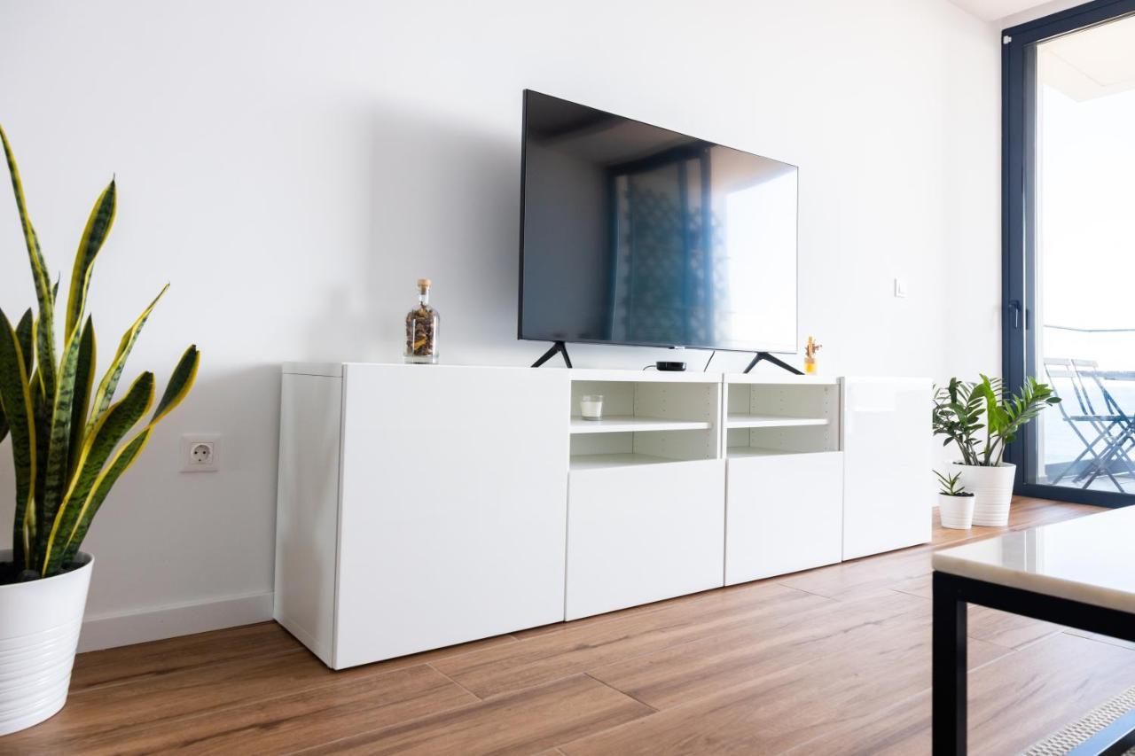 3 Bdr Aprt, Stunning Seaview, Rooftop Pool - Lcgr Πράγια Εξωτερικό φωτογραφία